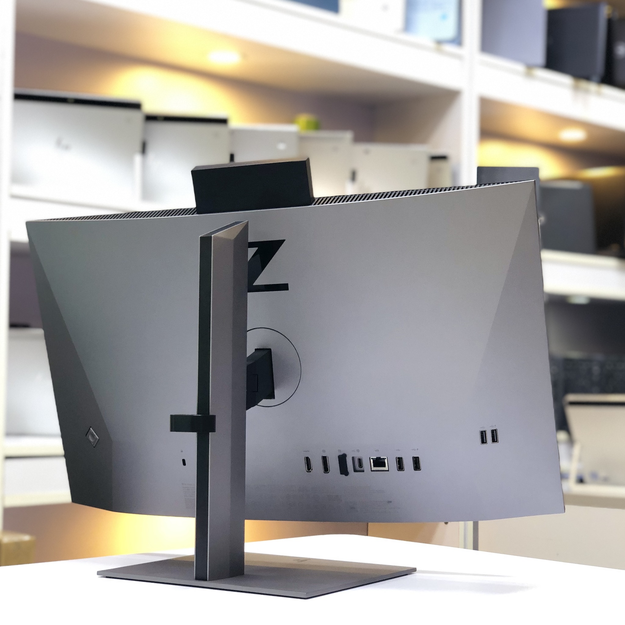 HP ZBook 24-inch Monitor thumbnail 3