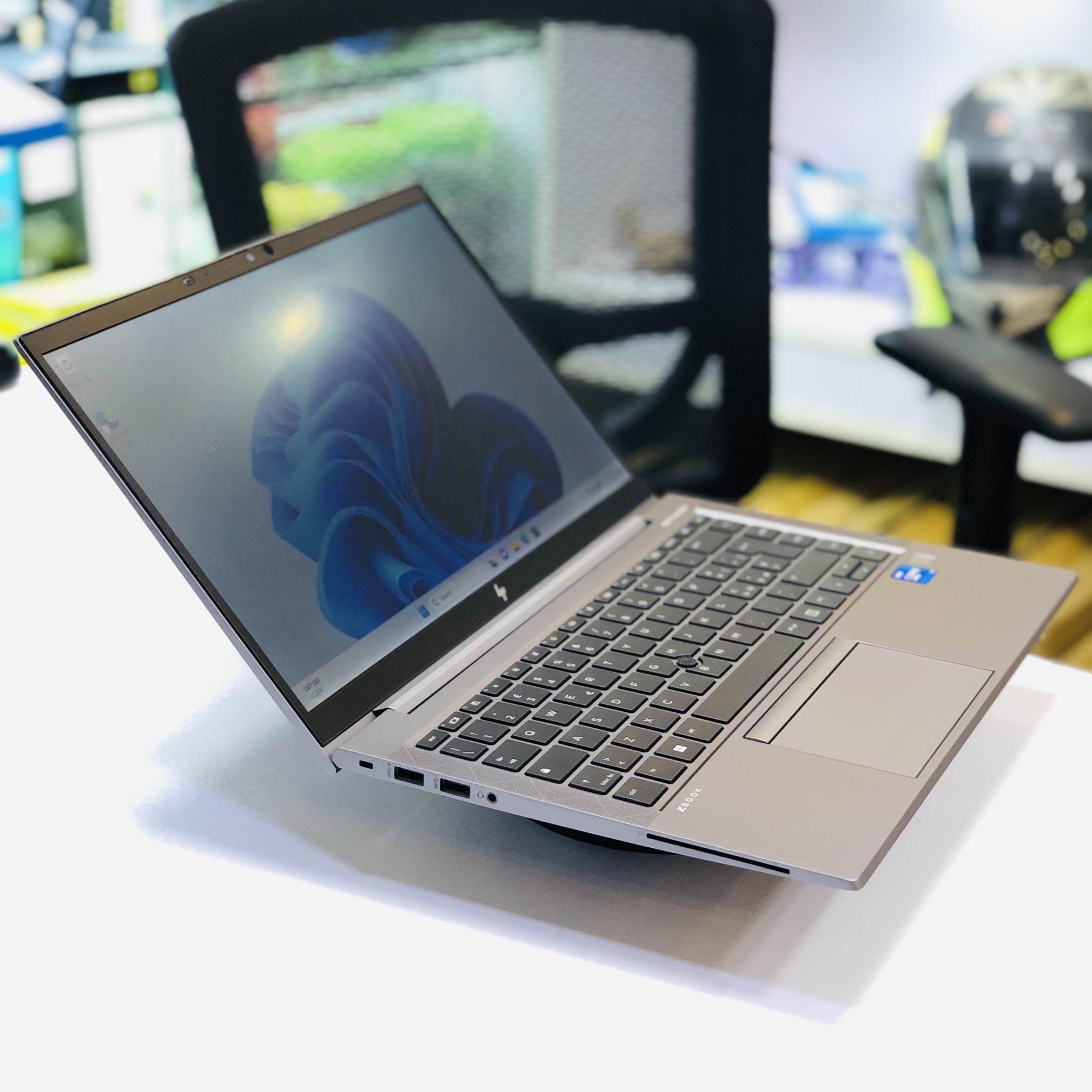 HP ZBook Firefly 14 G8 thumbnail 4