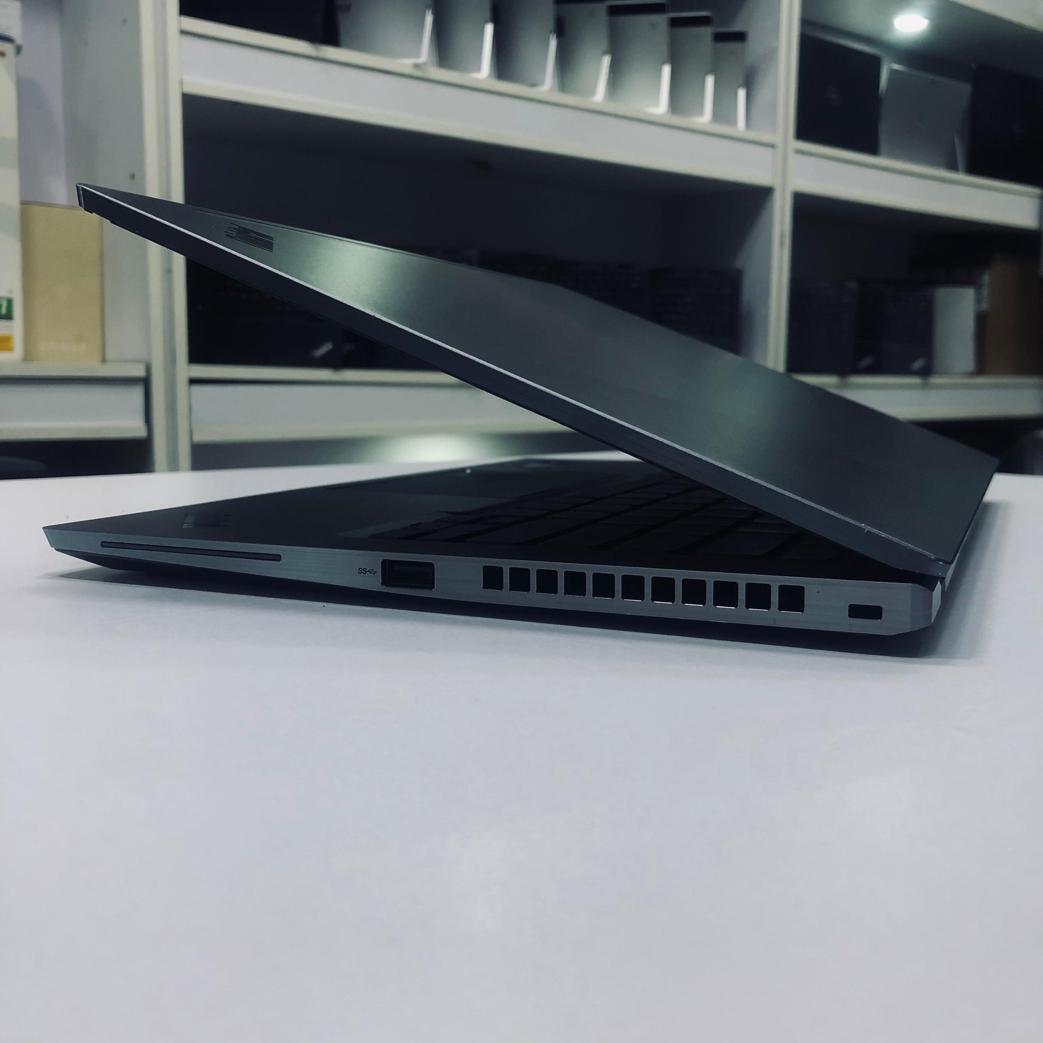 ThinkPad T14s Gen 2 thumbnail 4